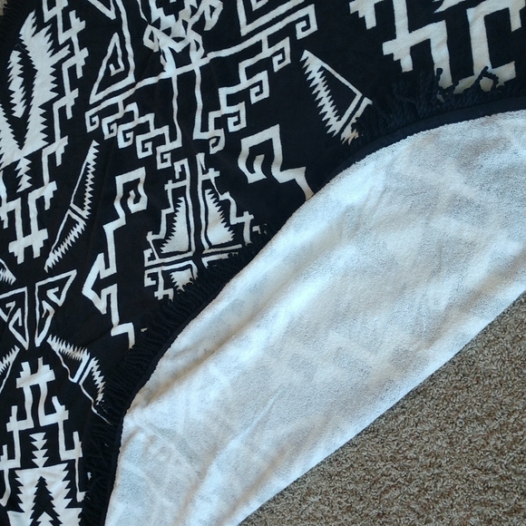 Round Aztec Pattern Terry Towel, Throw - Picture 6 of 6